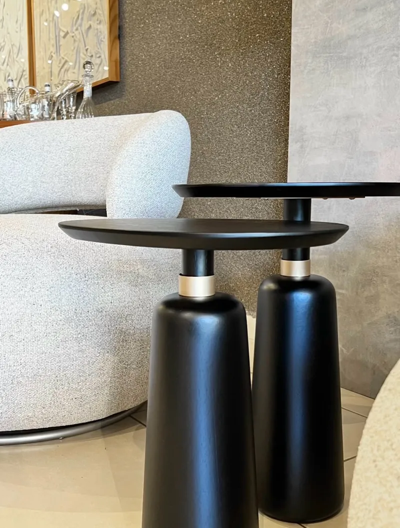 Como escolher a melhor mesa lateral de madeira para sala em estilo contemporâneo.