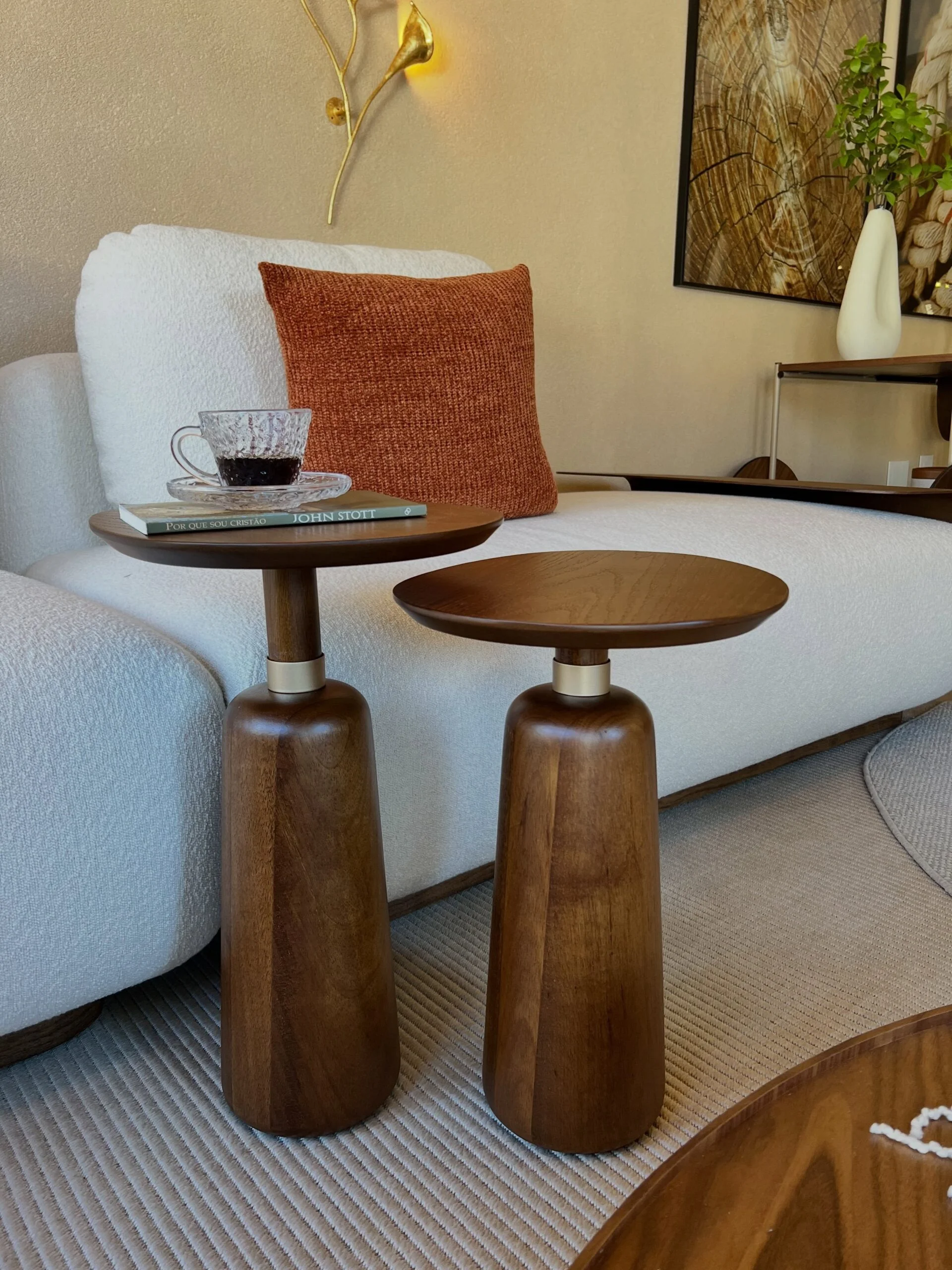 Como criar um acabamento em madeira para mesas laterais elegantes