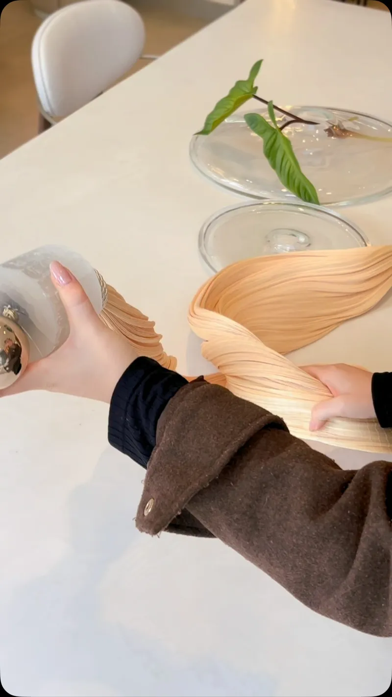 Como criar uma mesa de jantar elegante com decoração personalizada.