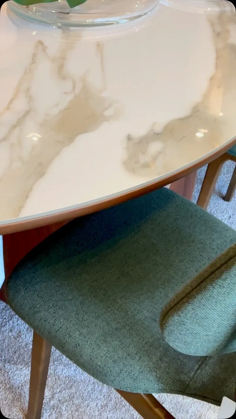 Como escolher uma mesa de jantar com design sofisticado para sala.