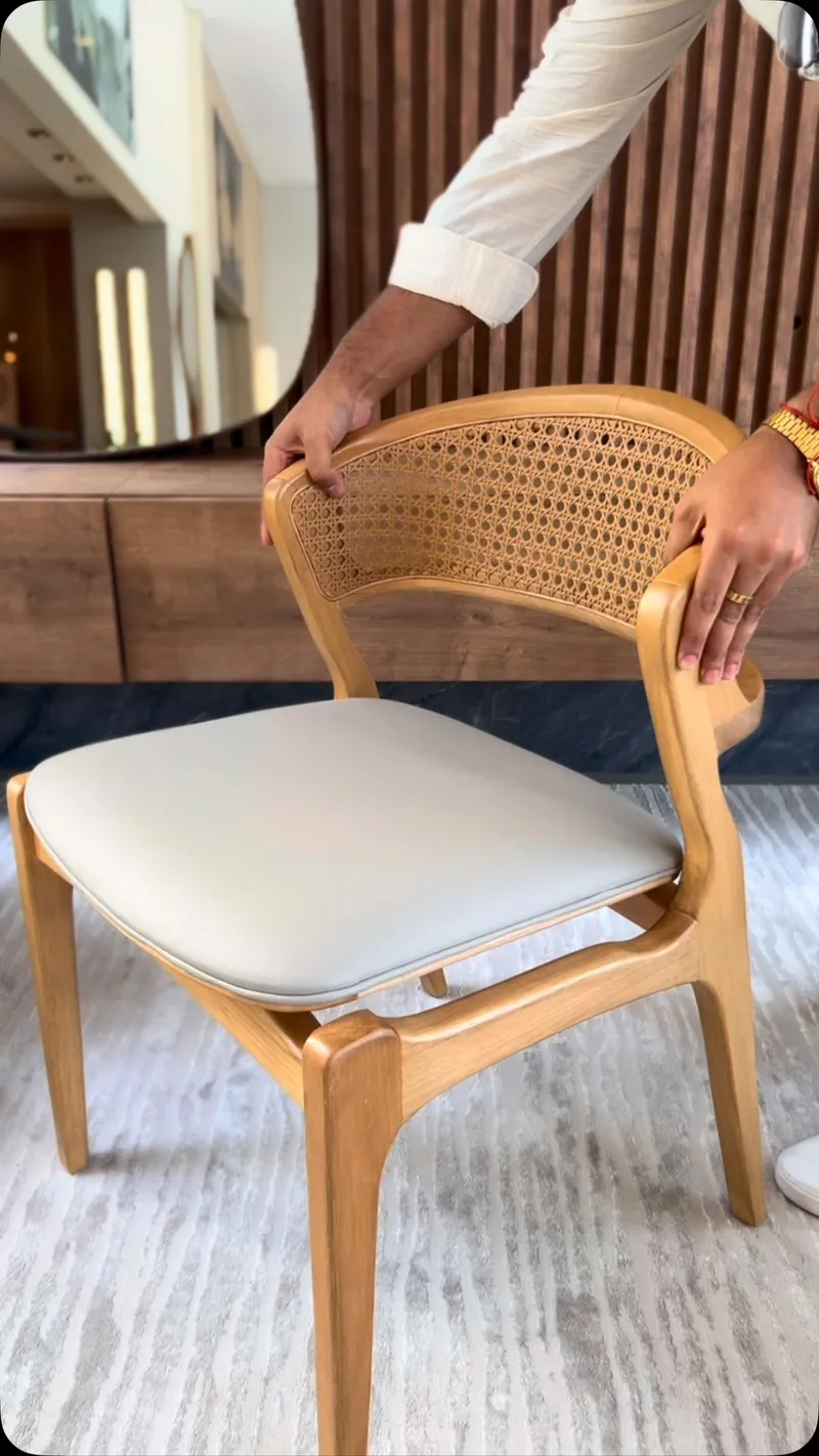 Como escolher a cadeira de jantar para sala de estar com design e conforto
