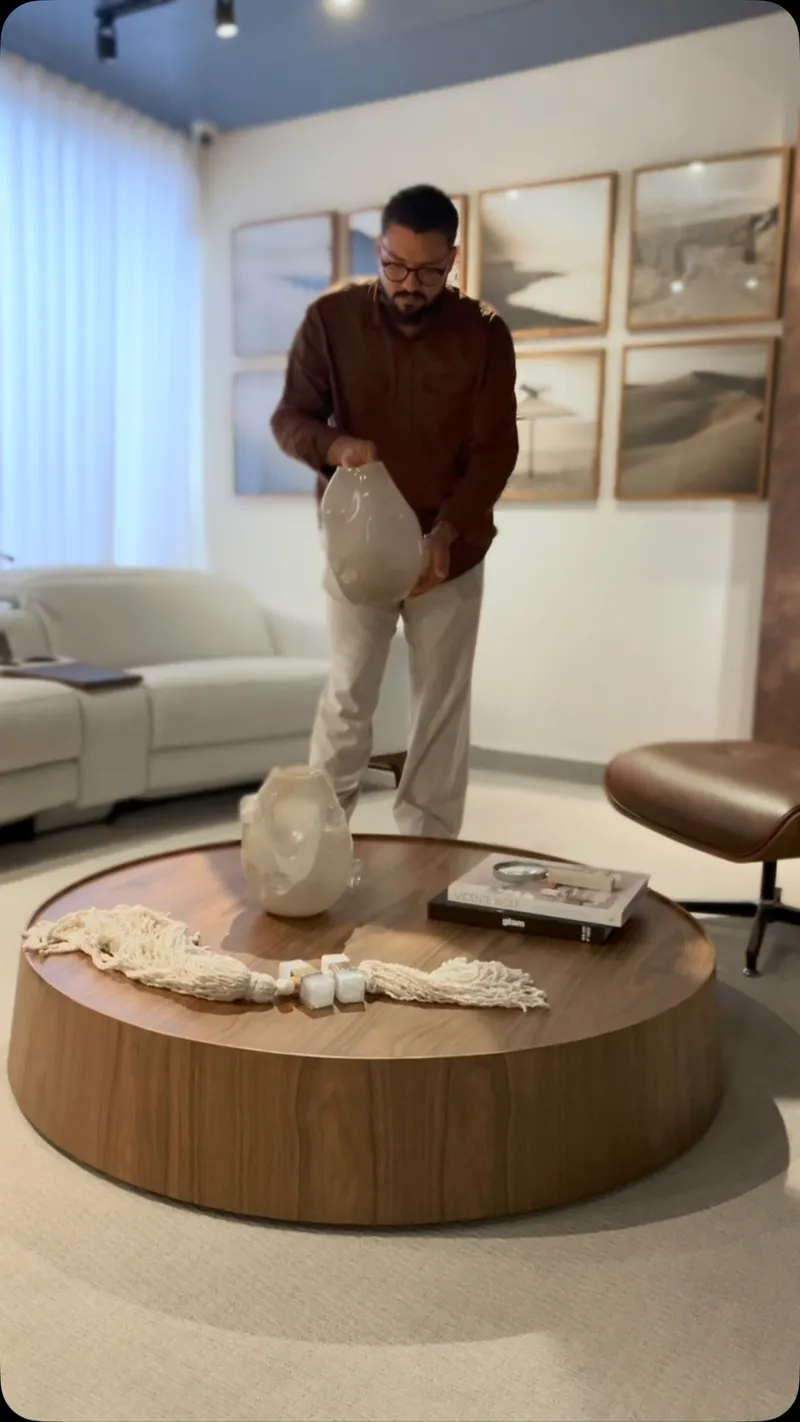 Como usar vaso decorativo na mesa de centro valorizar a sala