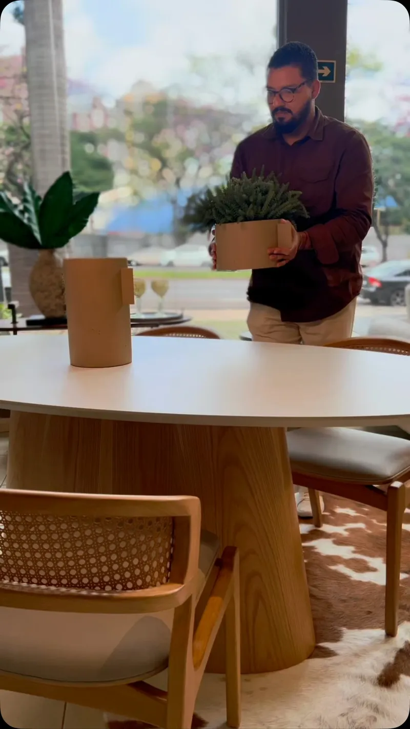 Como usar vaso decorativo para transformar a mesa de jantar