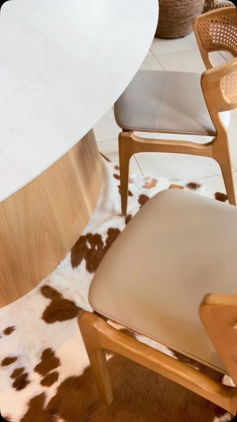 Como escolher cadeiras de jantar com telinha no encosto