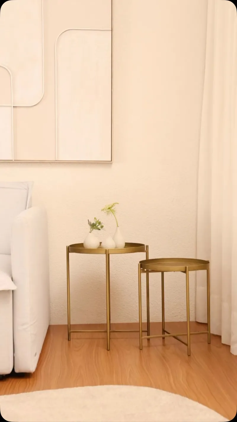 Como decorar a sala de estar com mesinha lateral elegante