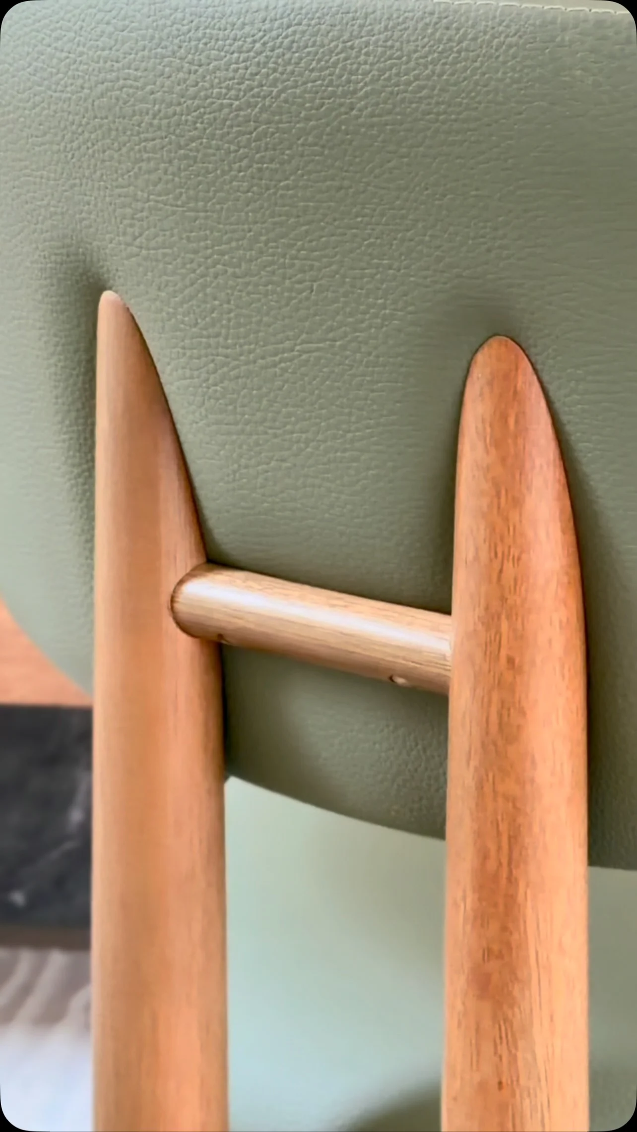 Como escolher itens para colocar na mesa de centro da sala