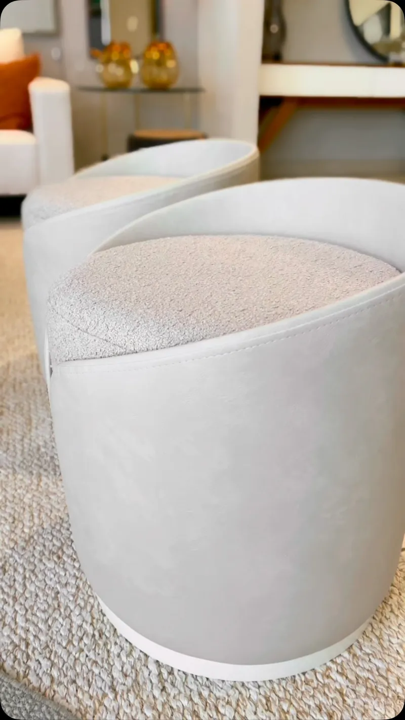 Como usar um puff para começar a decorar sua sala