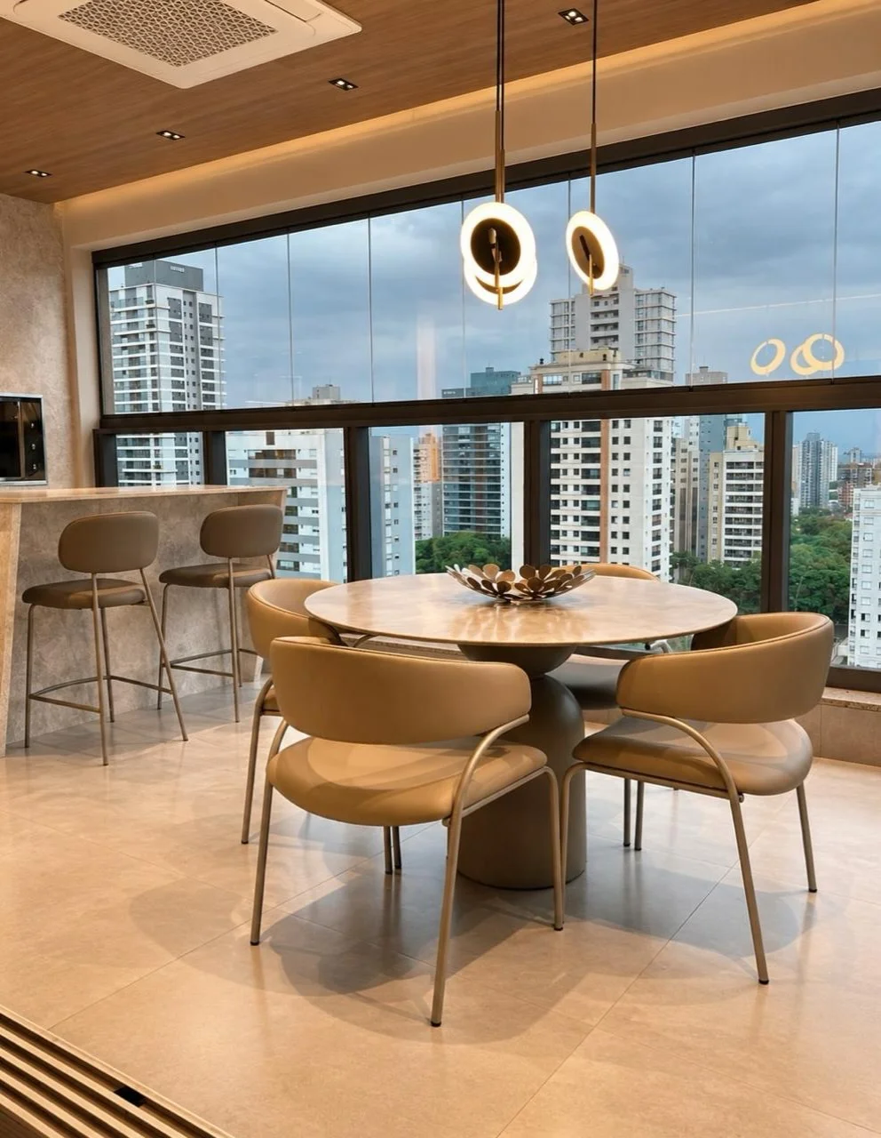 Como comprar cadeiras ergonômicas para sua mesa em 2025