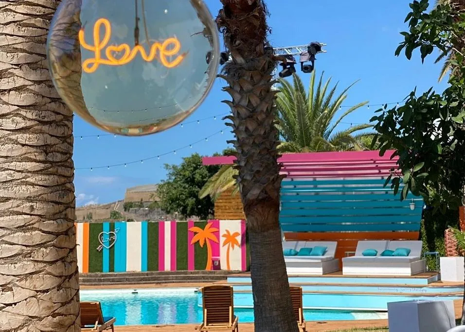 LOVE ISLAND villa