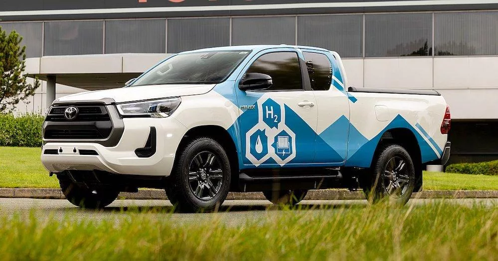 toyota hilux hydrogen 8 9 2023.jpg