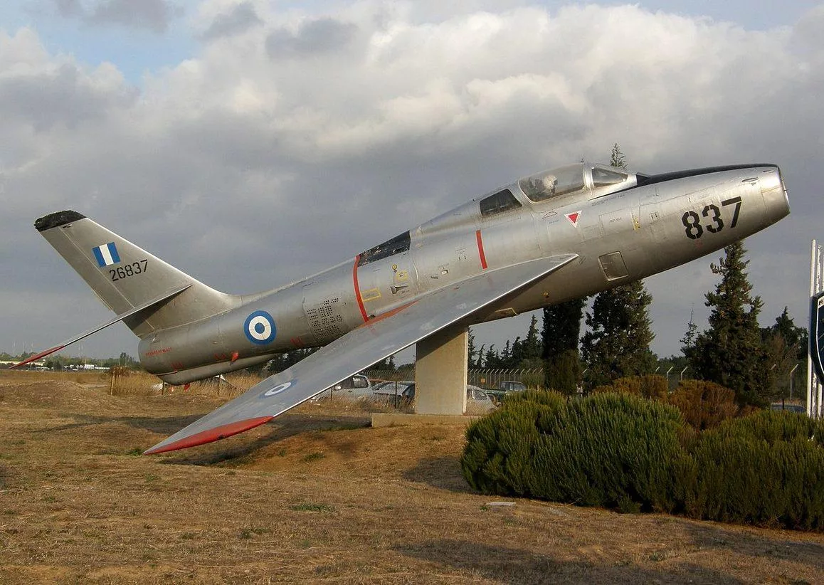 aeroplano-tatoi-e1698425619985.jpg