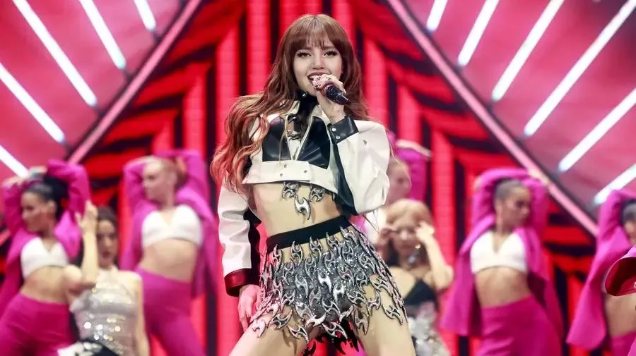 Blackpink Lisa 111221.jpg
