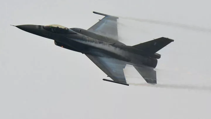 F 16.jpg