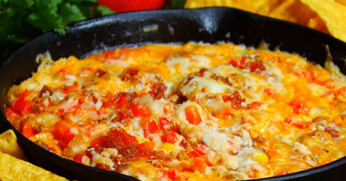 https://storage.googleapis.com/freebies-com/resources/videos/1318/compressed__skillet-white-chicken-chili-dip.jpeg