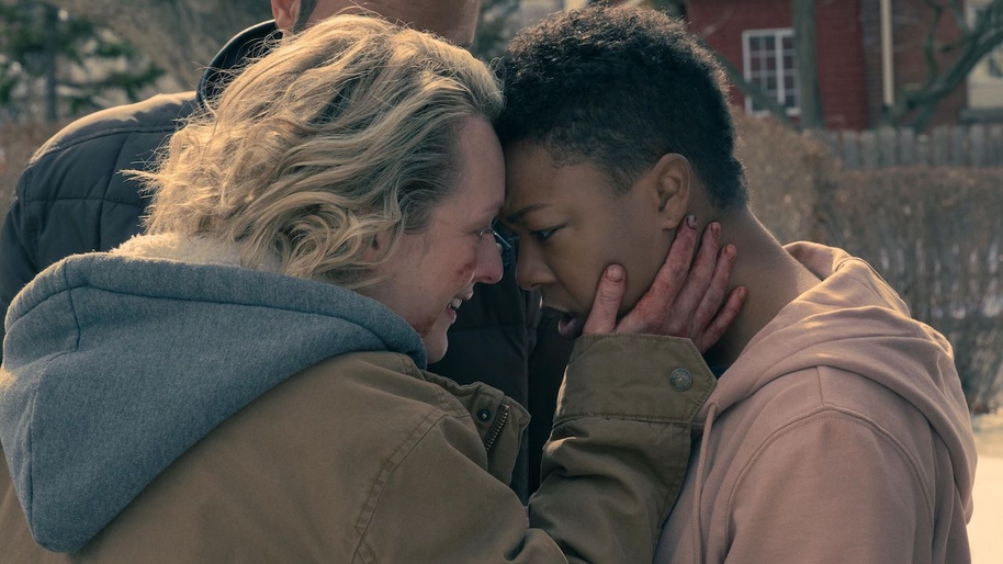 elisabeth moss and samira wiley in the handmaid's tale series 5