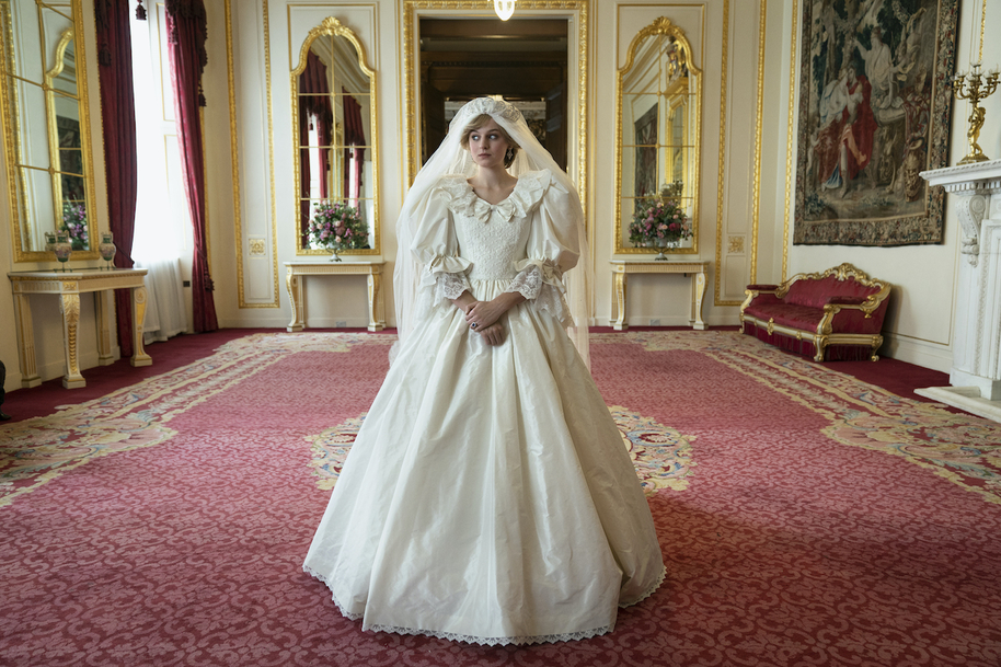 emma corrin in diana's wedding dress in the crown series 4