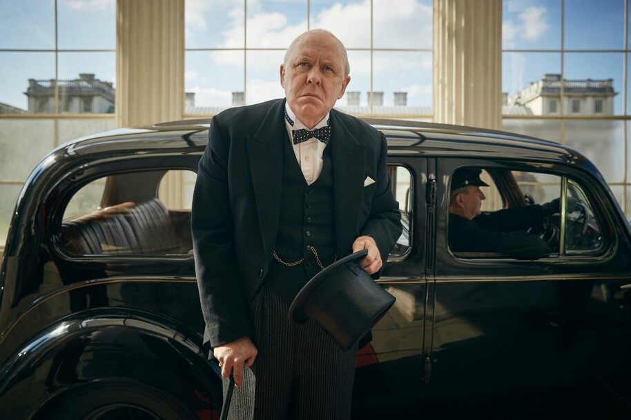 winston churchill in The Crown season 1