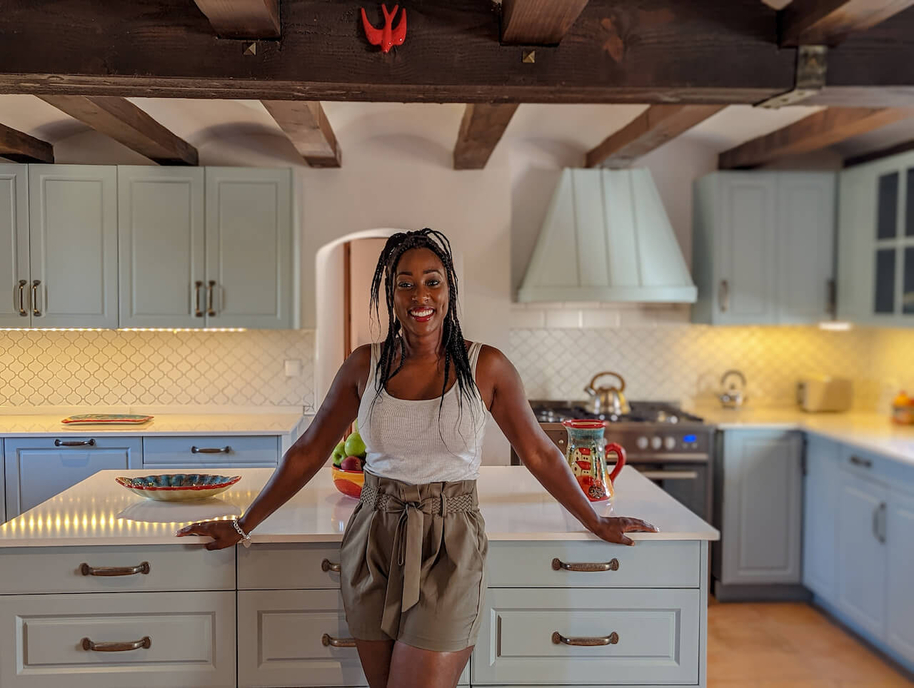 scarlette douglas in a country kitchen