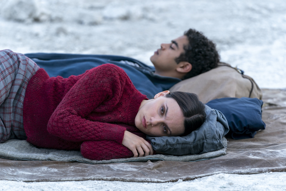 lyra and will lying in the snow in His Dark Materials season 3
