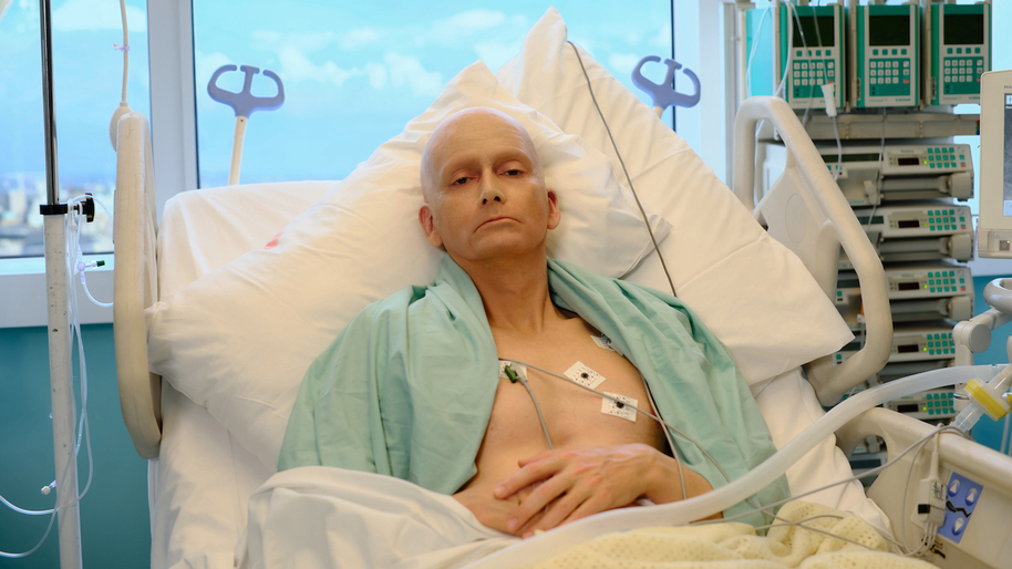 david tennant in a hospital bed as Litvinenko