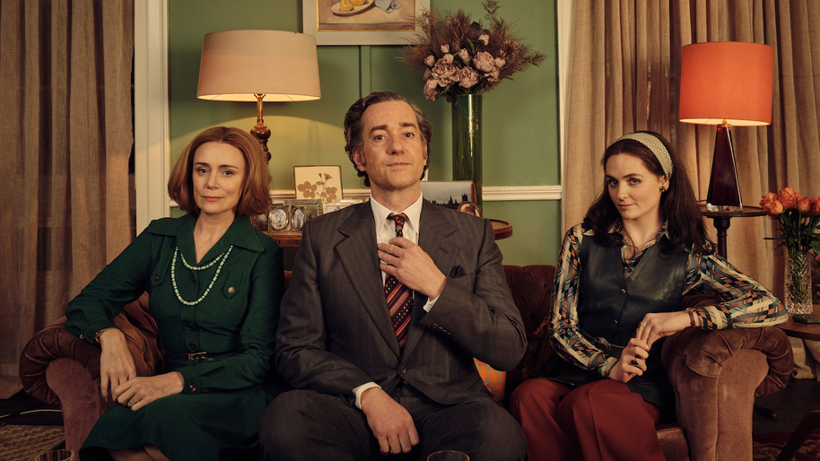 matthew macfadyen, keeley hawes and emer heatley sat on a sofa in Stonehouse