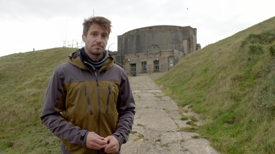 rob bell in front of war building