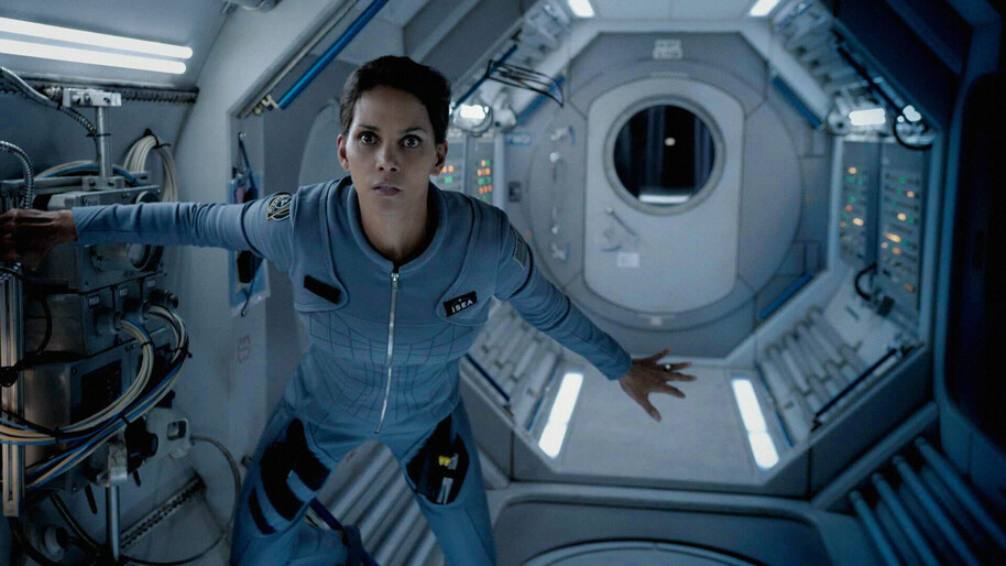 halle berry as molly woods in a spaceship