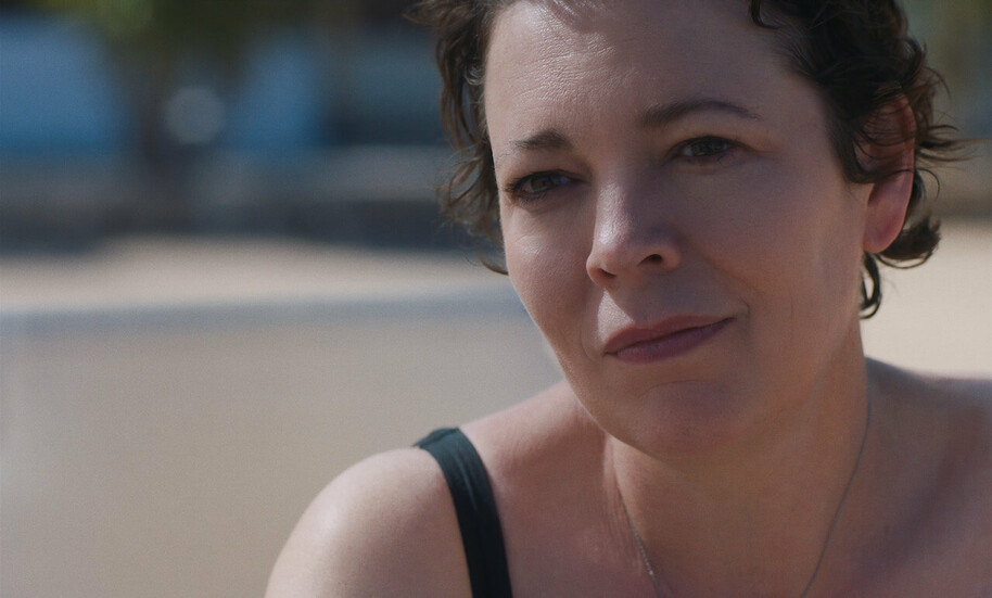 olivia coleman in the lost daughter