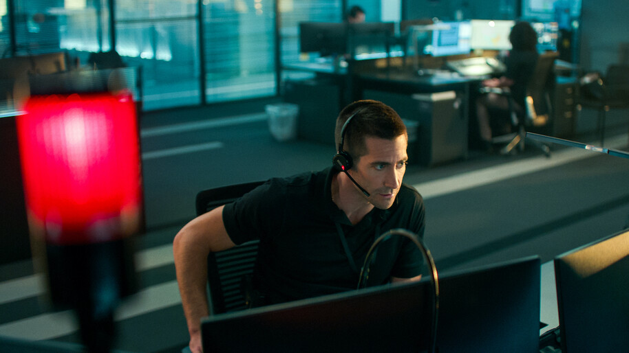 jake gyllenhaal in call center