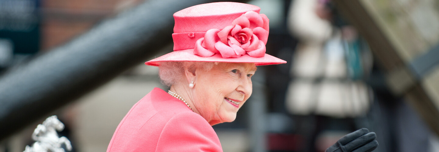 queen elizabeth ii waving