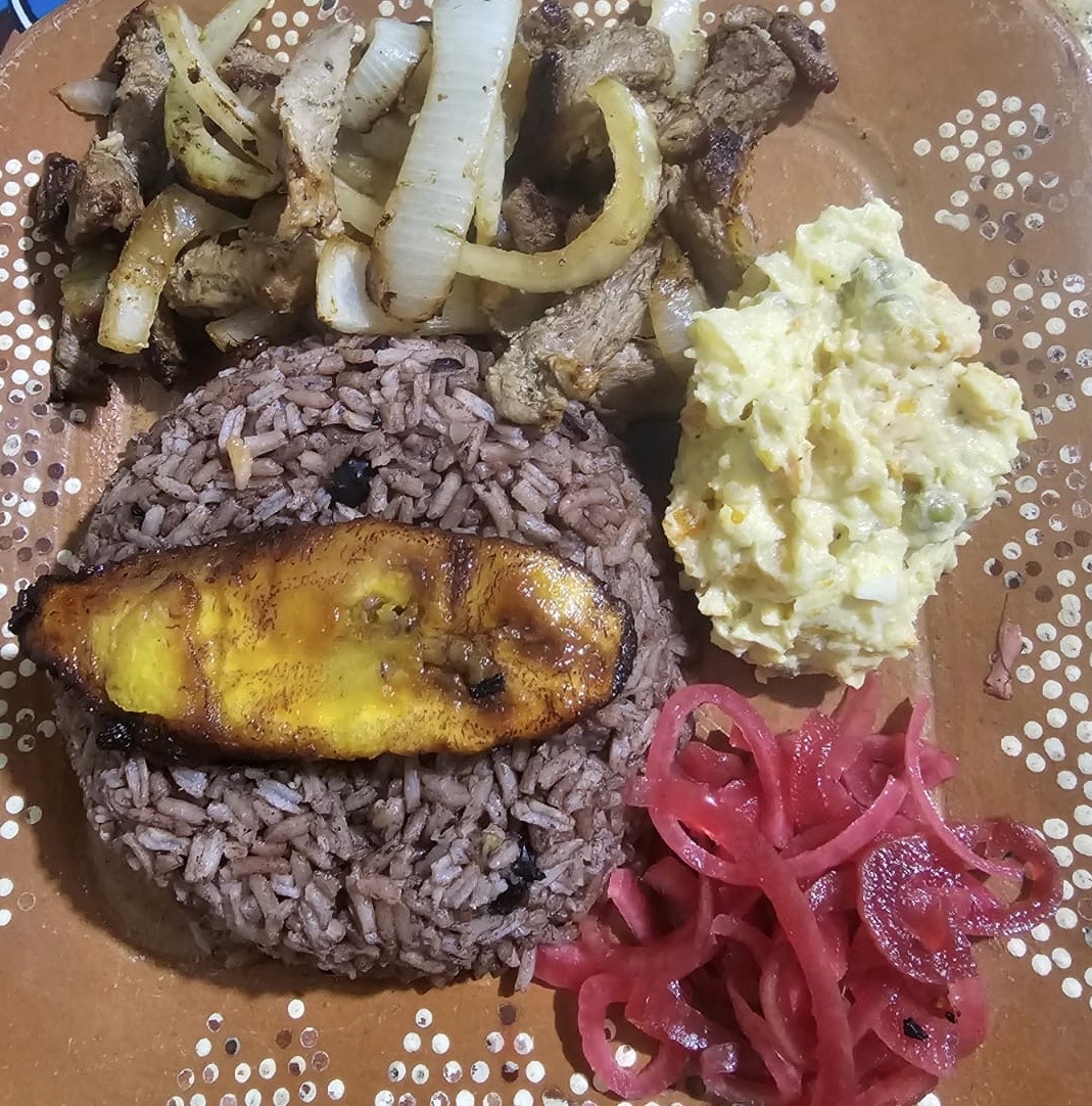 Pork Encebollado with rice and beans 