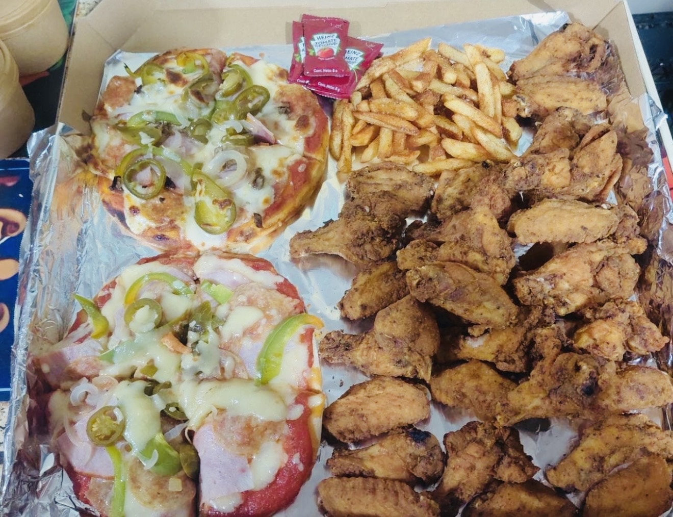Mini Pizza & wings combo box #2