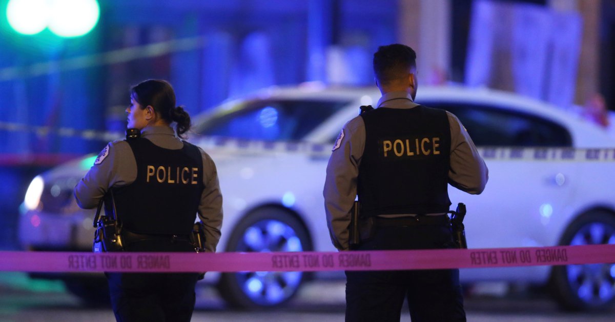 CHICAGO MAN REPORTEDLY SHOT FIVE PEOPLE WHILE OUT ON BAIL FOR POSSESSING FIREARM AS A FELON chicago-man-reportedly-shot-five-people-while-out-on-bail-for-possessing-firearm-as-a-felon