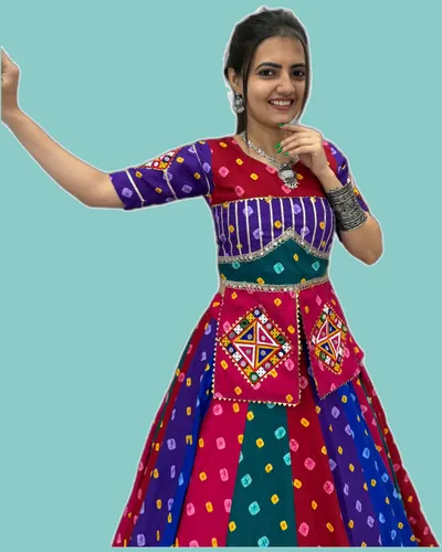 Vintage Chaniya Choli Navratri Partywear Lehengas — image 8