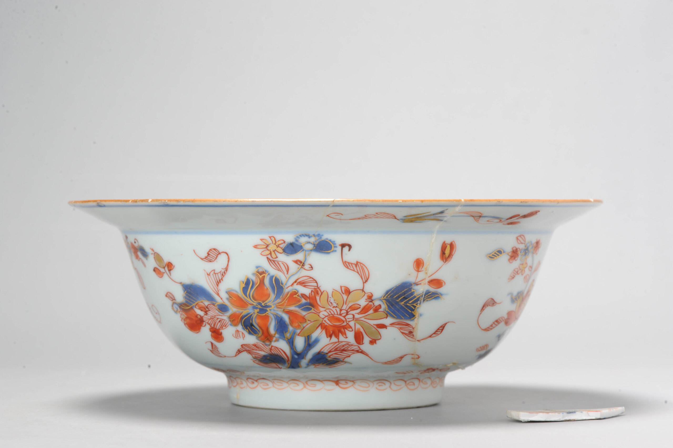 A Damaged Chinese Porcelain Gold Imari Klapmuts Bowl Kangxi Period Floral
