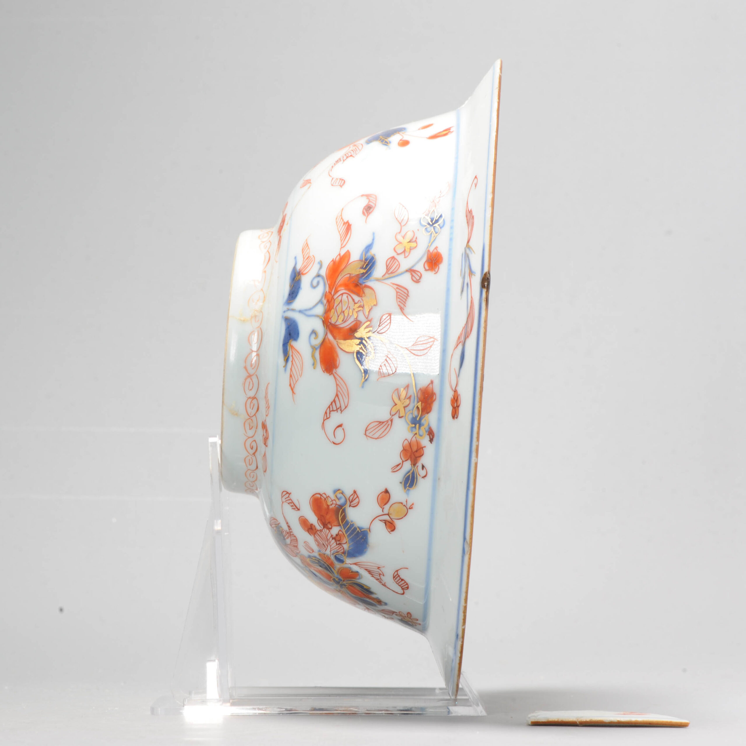 A Damaged Chinese Porcelain Gold Imari Klapmuts Bowl Kangxi Period Floral - Image 3