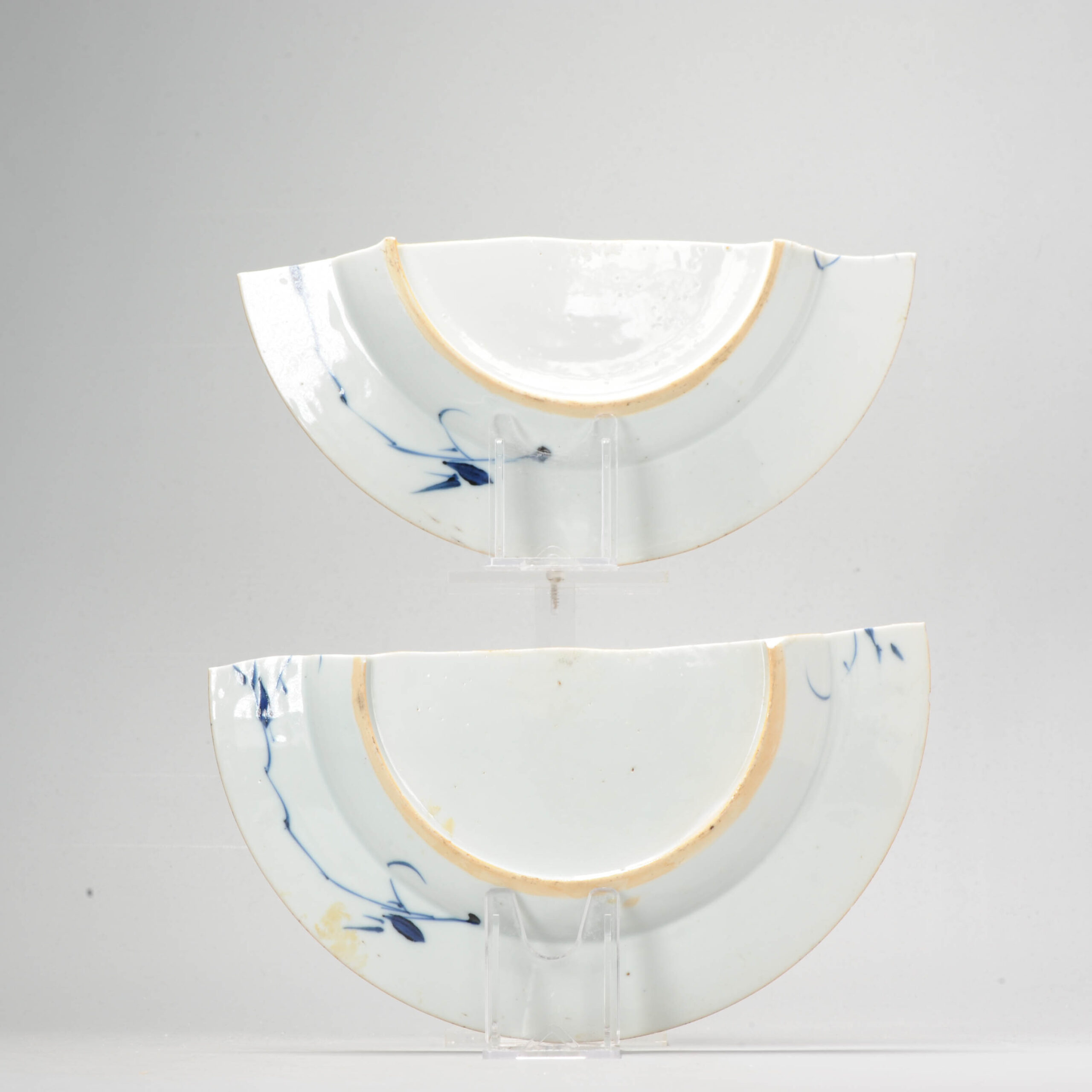 A Chinese Porcelain Blue and White Anhua Dish Yongzheng Period Bamboo - Image 7