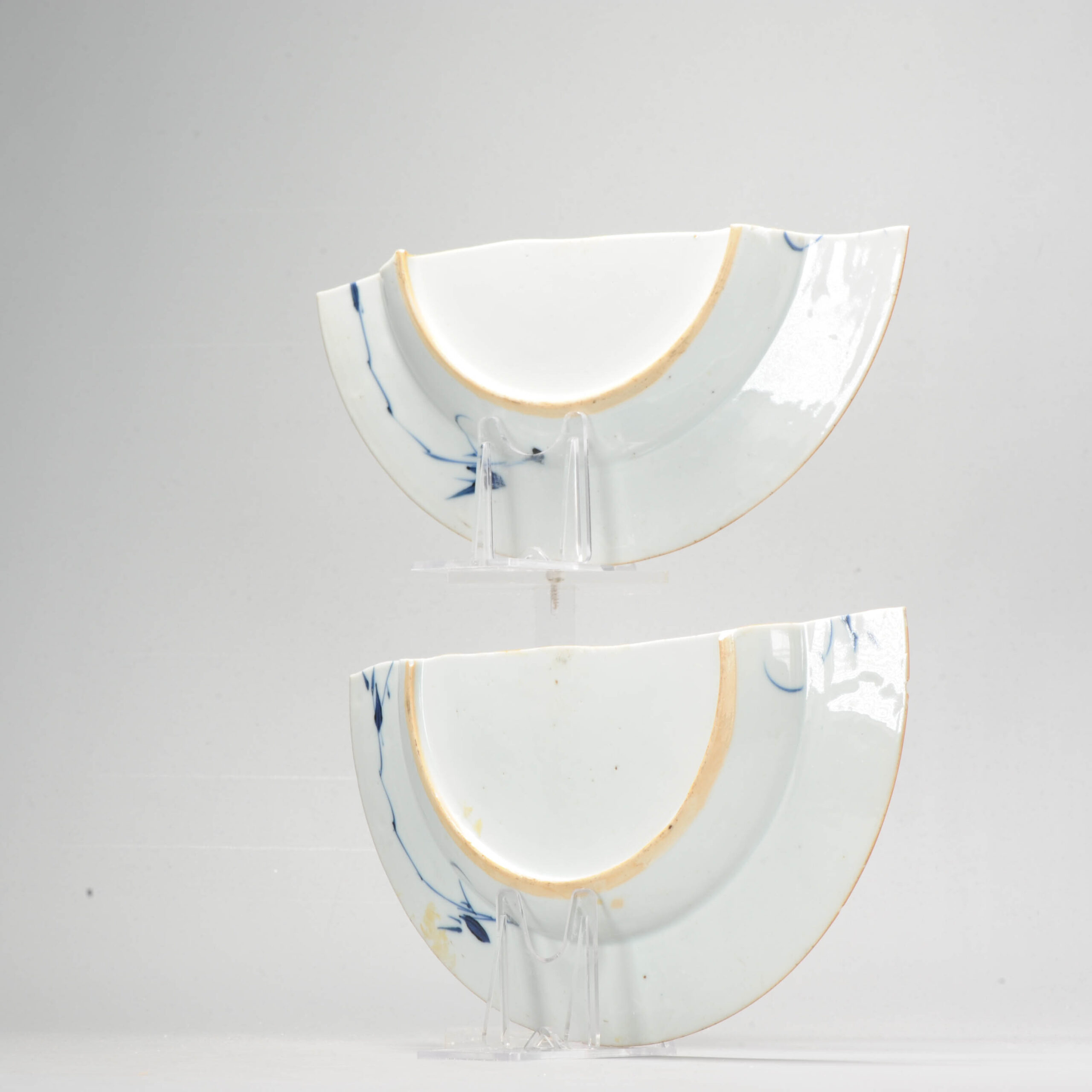 A Chinese Porcelain Blue and White Anhua Dish Yongzheng Period Bamboo - Image 6