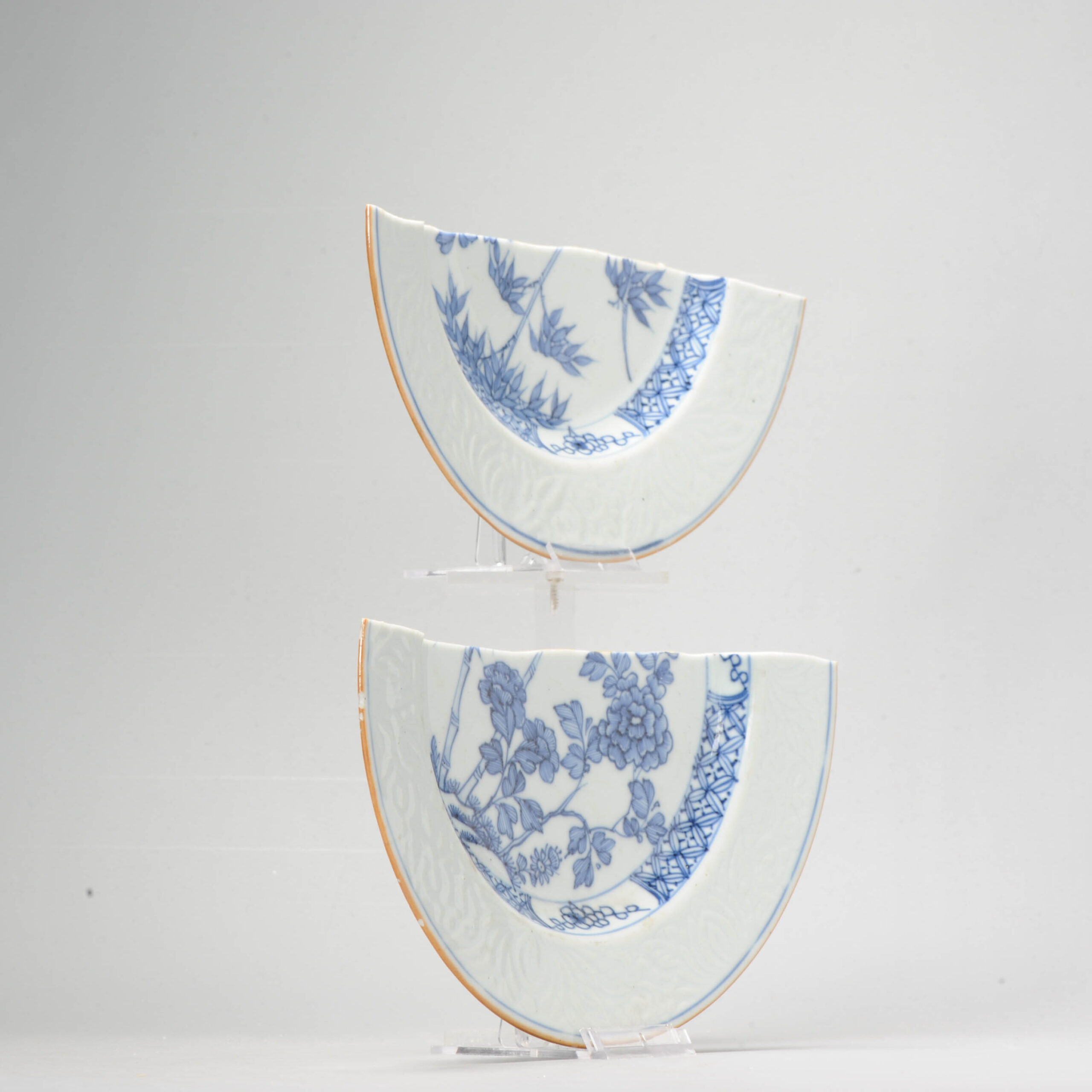 A Chinese Porcelain Blue and White Anhua Dish Yongzheng Period Bamboo - Image 3