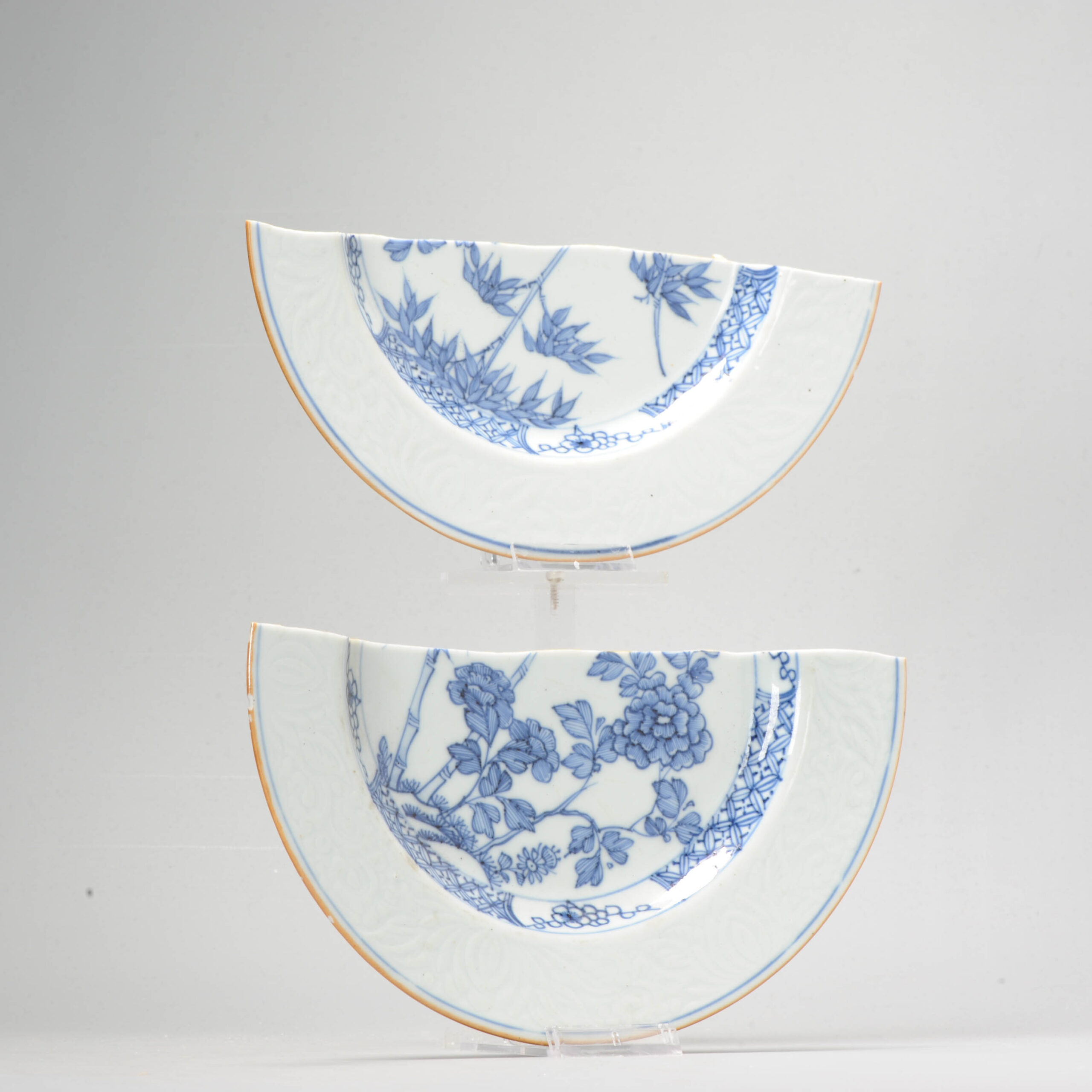 A Chinese Porcelain Blue and White Anhua Dish Yongzheng Period Bamboo - Image 2