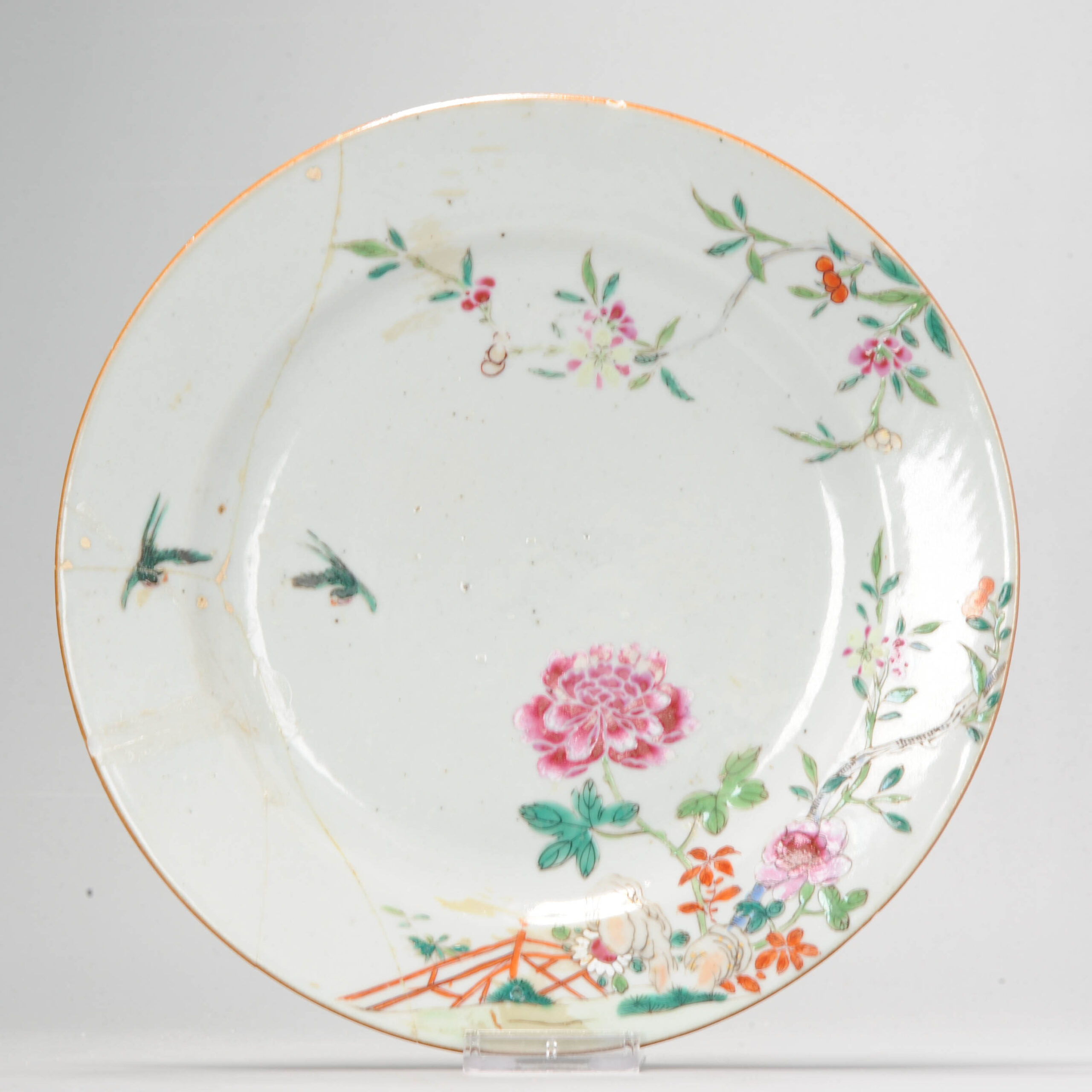 A Chinese Porcelain Famille Rose Dish Yongzheng/Qianlong Period Garden