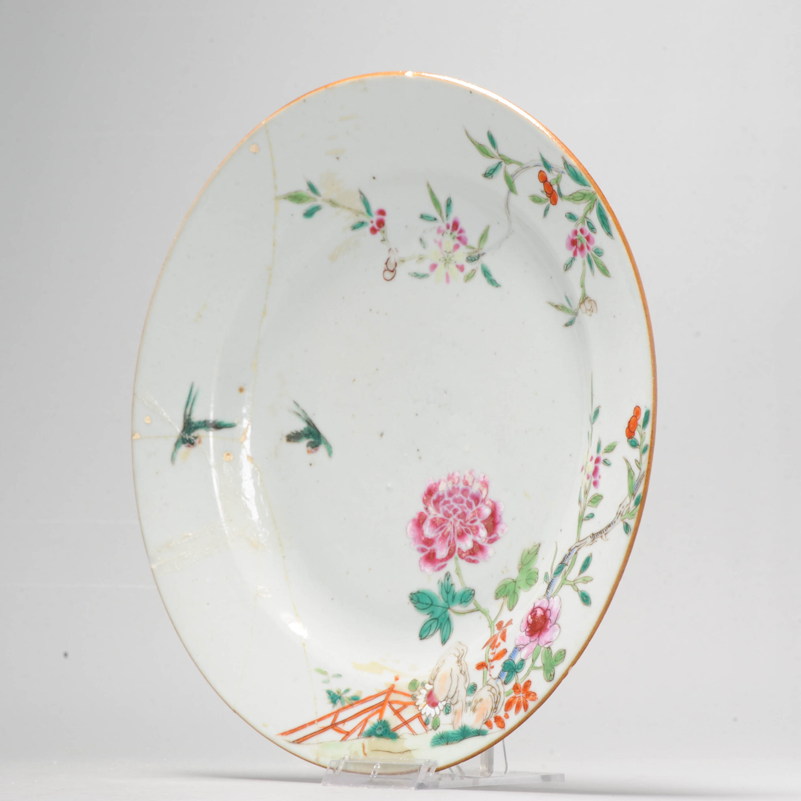 A Chinese Porcelain Famille Rose Dish Yongzheng/Qianlong Period Garden - Image 12