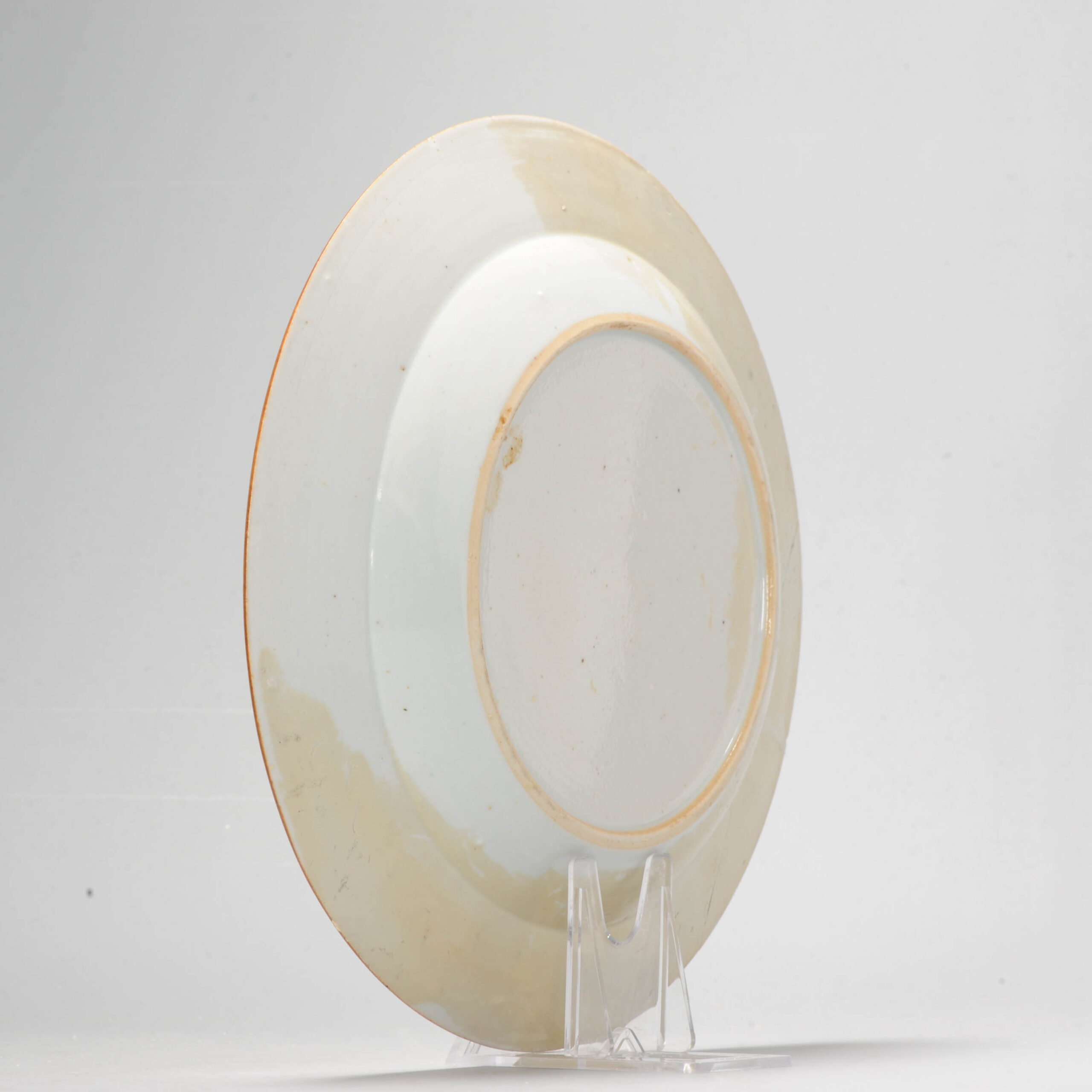 A Chinese Porcelain Famille Rose Dish Yongzheng/Qianlong Period Garden - Image 9
