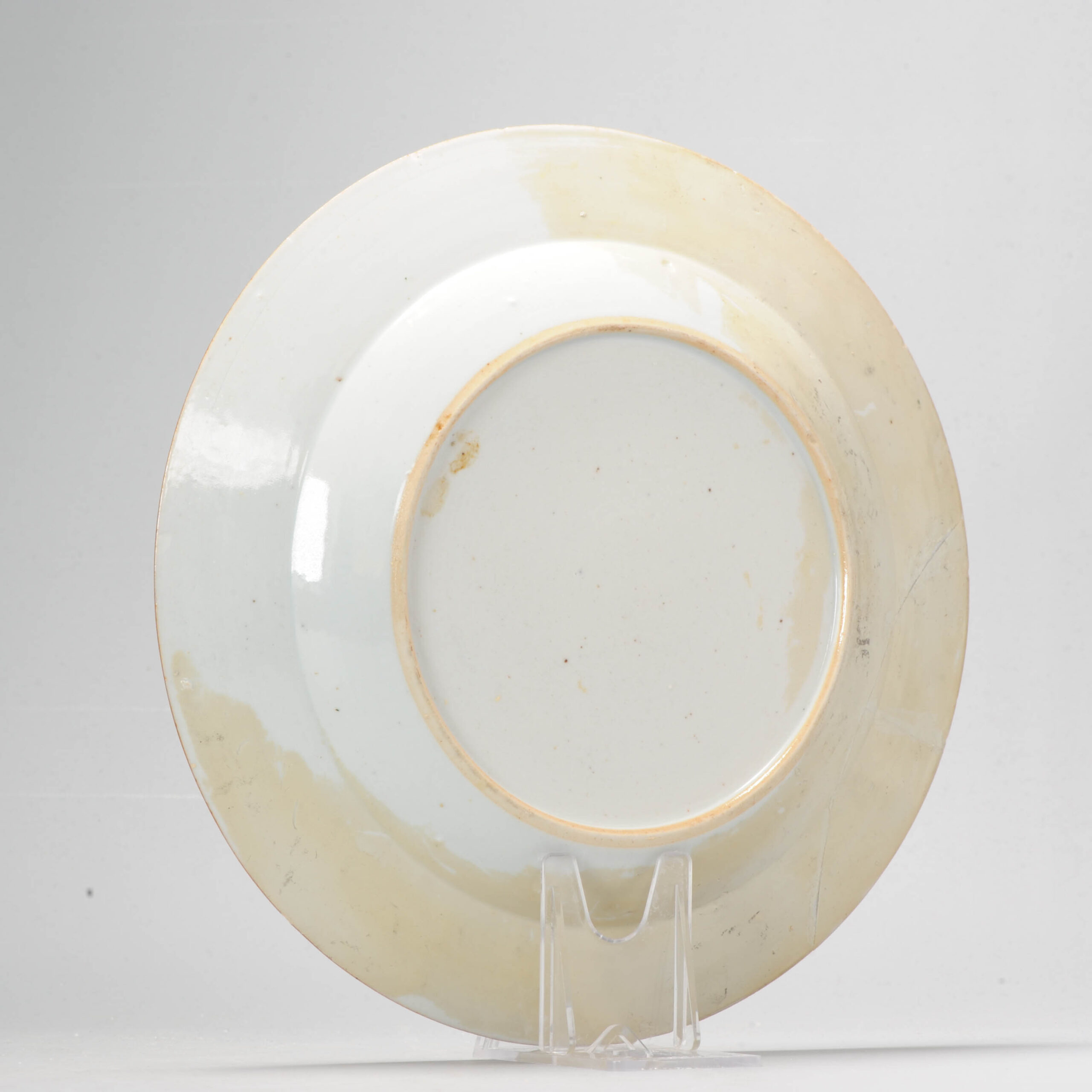 A Chinese Porcelain Famille Rose Dish Yongzheng/Qianlong Period Garden - Image 8