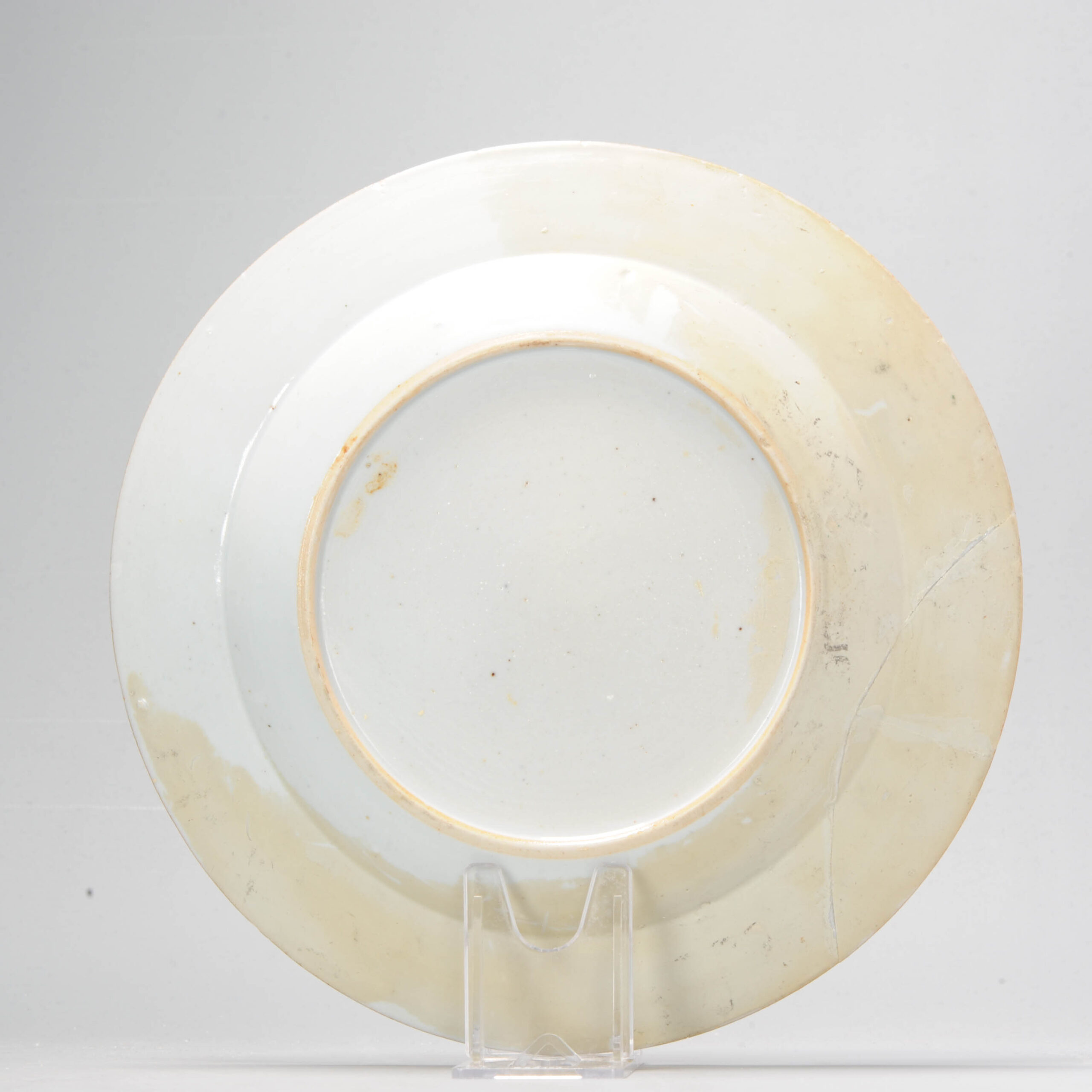 A Chinese Porcelain Famille Rose Dish Yongzheng/Qianlong Period Garden - Image 7