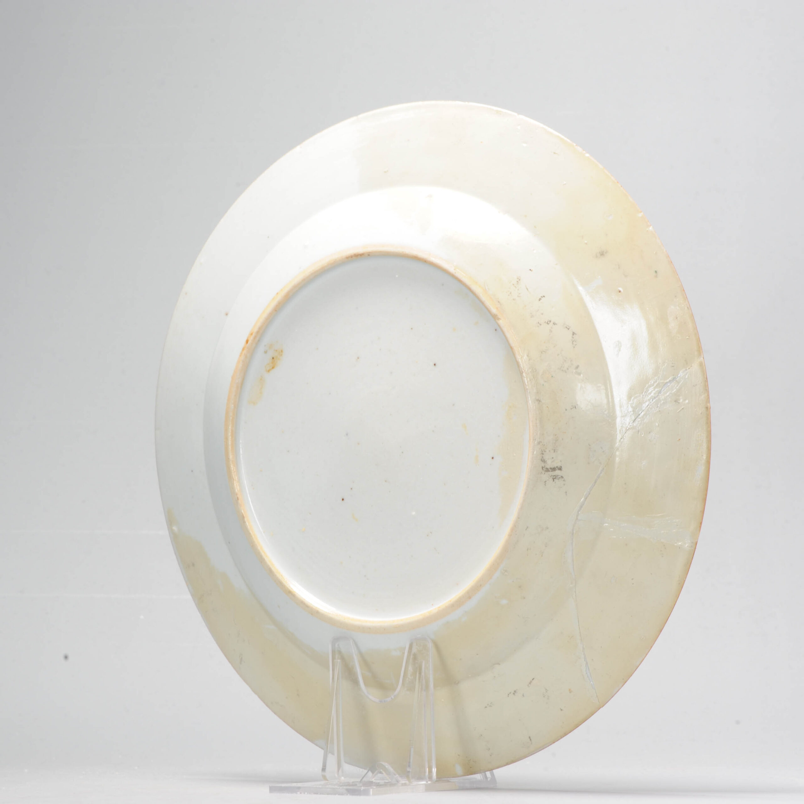 A Chinese Porcelain Famille Rose Dish Yongzheng/Qianlong Period Garden - Image 6