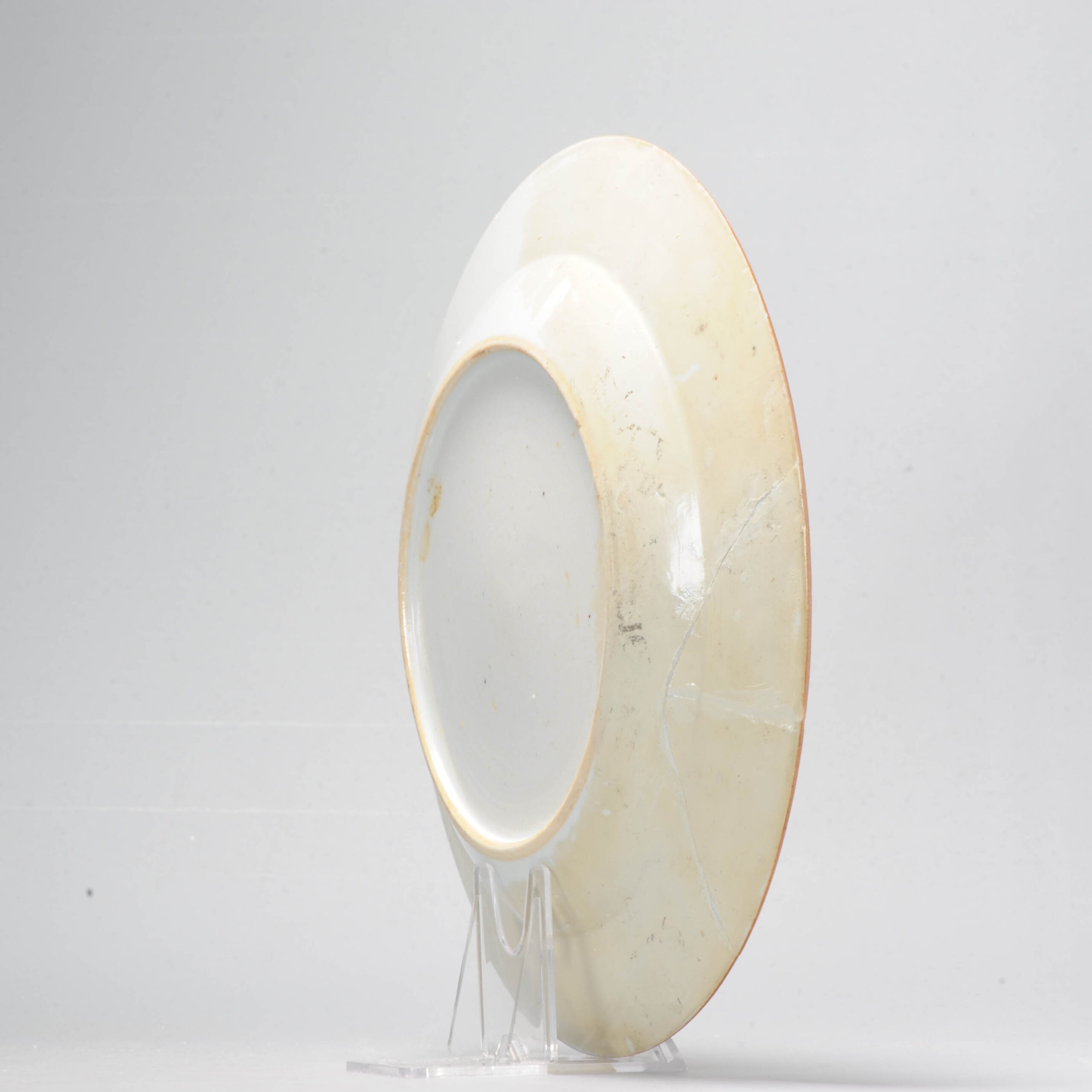 A Chinese Porcelain Famille Rose Dish Yongzheng/Qianlong Period Garden - Image 5