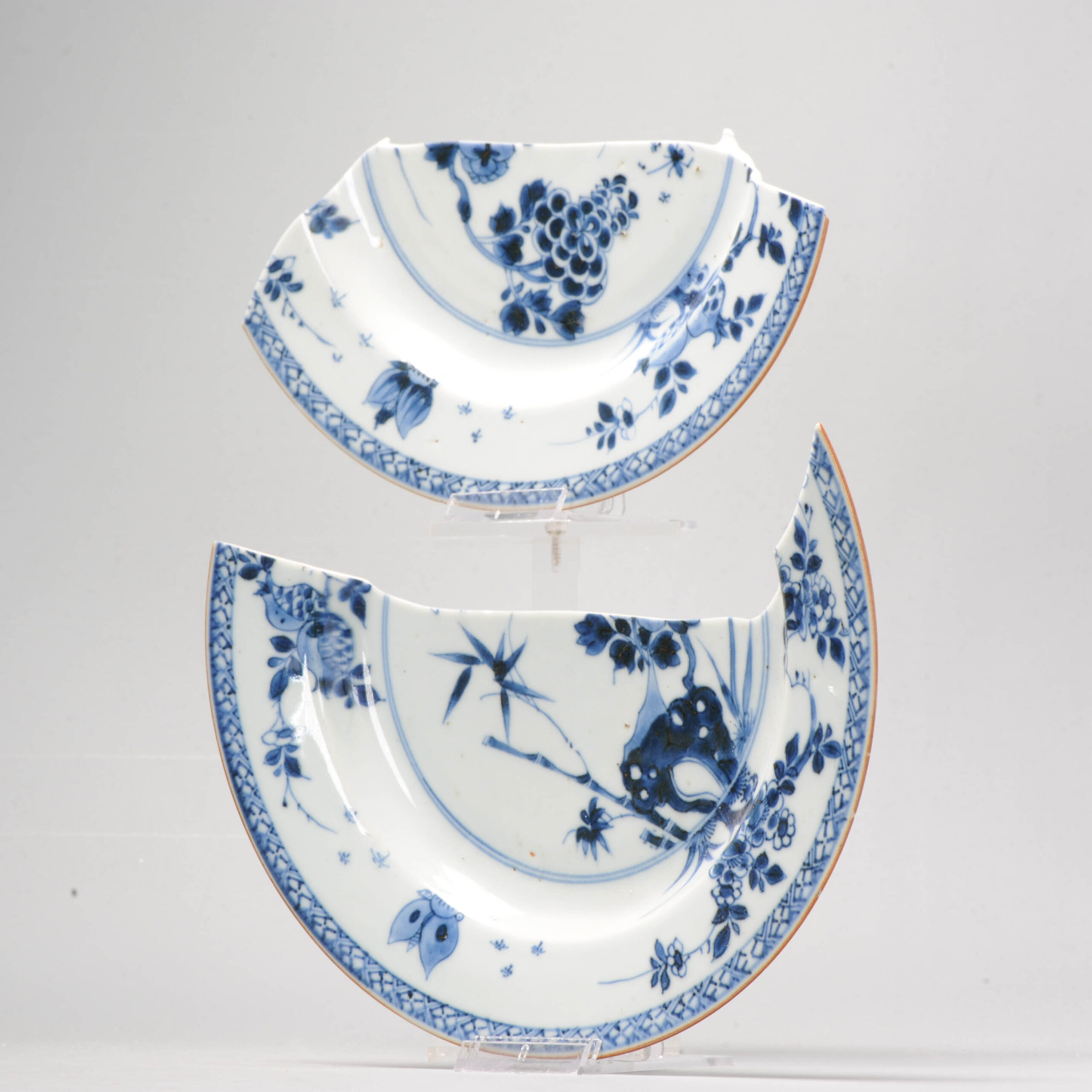 A Chinese Porcelain Dish Kangxi or Yongzheng Period Butterfly Pomegranate - Image 12