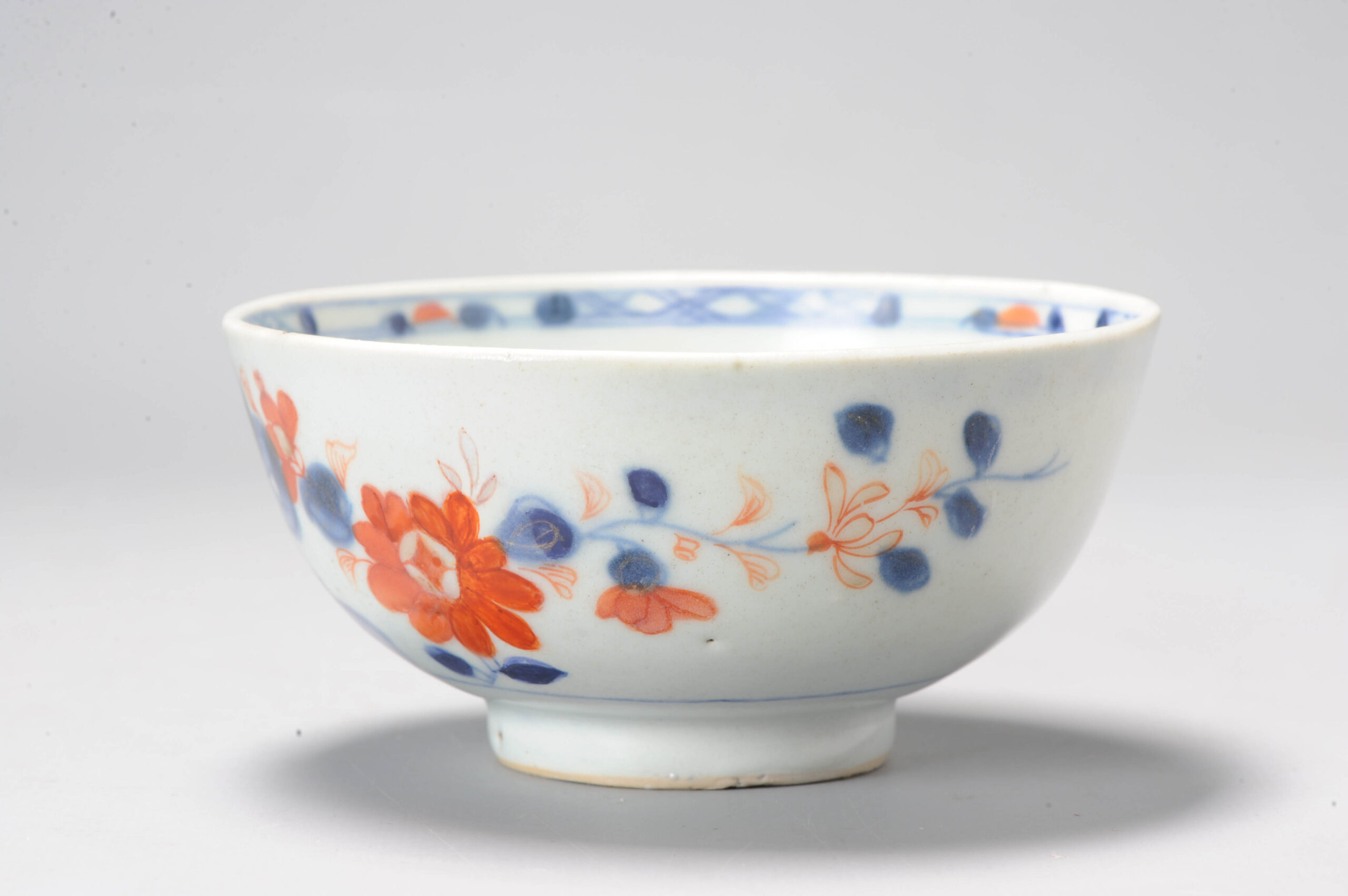 A Chinese Porcelain Imari Bowl 1720-1740 Period Floral and Butterfly - Image 4
