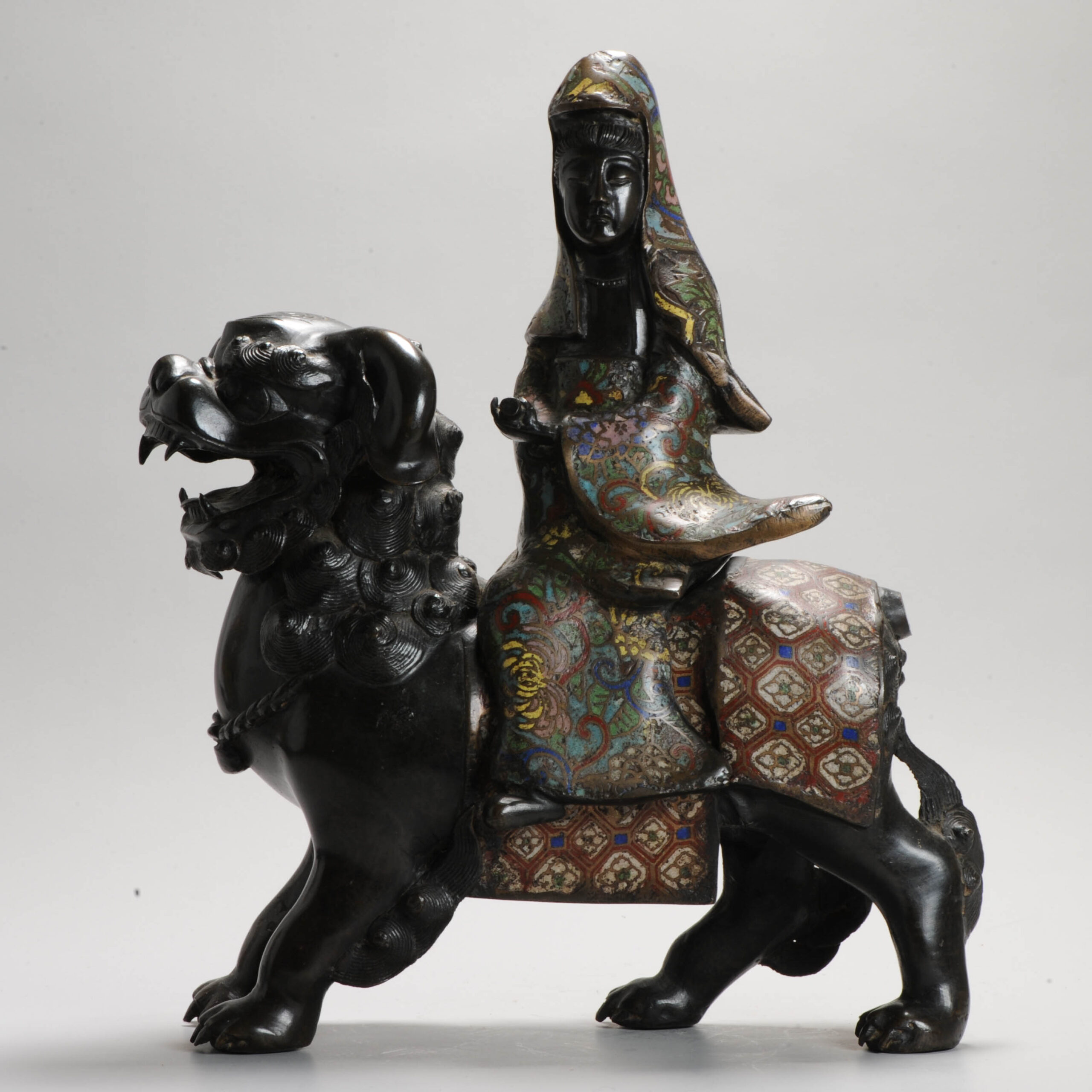 Pair of Chinese Bronze Statue Incense Burners on Foo Lions China Cloisonne - Image 40